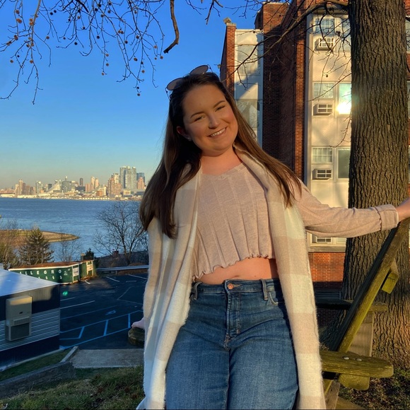 Meet your Posher, Sarah - Picture 3 of 3